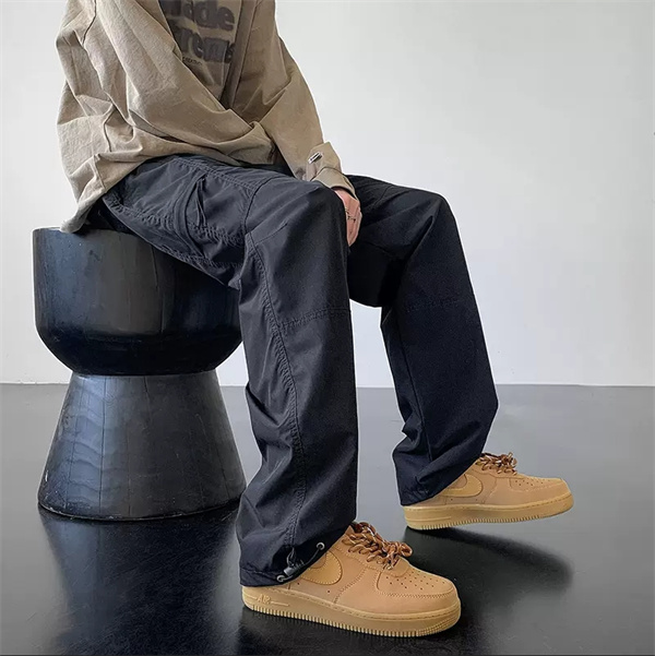 ストーンアイランド  STONE ISLAND スーパーコピー  カーゴパンツ サイドポケット ジッパー付き 高耐久 素材 ロゴアクセント
