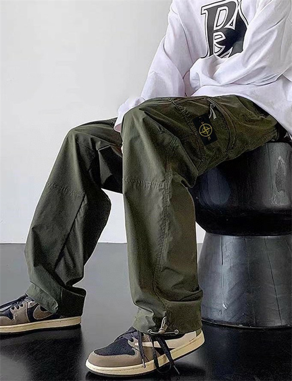 ストーンアイランド  STONE ISLAND スーパーコピー  カーゴパンツ サイドポケット ジッパー付き 高耐久 素材 ロゴアクセント