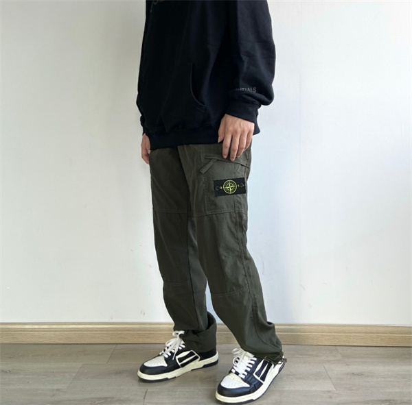 ストーンアイランド  STONE ISLAND スーパーコピー  カーゴパンツ サイドポケット ジッパー付き 高耐久 素材 ロゴアクセント