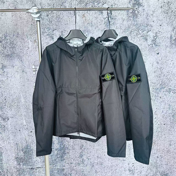 ストーンアイランド コピー ジャケット 機能性 融合 ブラック ナイロン 防風 軽量  調整可能フード STONE ISLAND