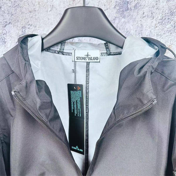 ストーンアイランド コピー ジャケット 機能性 融合 ブラック ナイロン 防風 軽量  調整可能フード STONE ISLAND