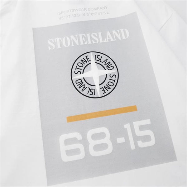 ストーンアイランド 偽物 Tシャツ 白 ボディ 大きなロゴ 胸元デザイン ストリートファッション STONE ISLAND