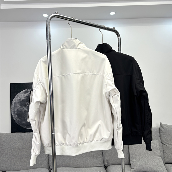 ストーンアイランド 偽物 ジャケット メンズ ホワイト クリーンデザイン ポケット アイコニックパッチ STONE ISLAND
