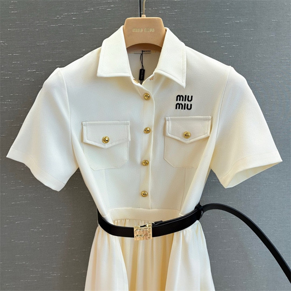 ミュウミュウ スーパーコピー ワンピース シンプル 美しいデザイン ゴールドボタン ロゴ エレガンス MIU MIU