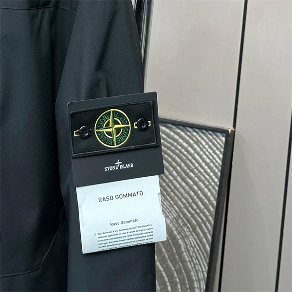 STONE ISLAND 偽物 ジャケット メンズ ブラック ダブルジッパーポケット アイコニックパッチ ストーンアイランド