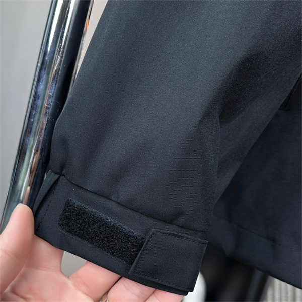 STONE ISLAND 偽物 ジャケット メンズ ブラック ダブルジッパーポケット アイコニックパッチ ストーンアイランド