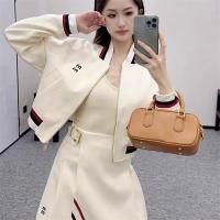 MIUMIU コピー セットアップ アイボリー ジャケット リブ編み ゴールドバックル ミュウミュウ