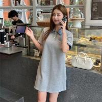 MIU MIU コピー ワンピース カジュアル エレガント グレーポロシャツ ディテール ブランドロゴ 上品 ミュウミュウ