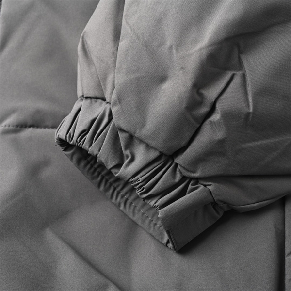 STONE ISLAND ストーンアイランド コピー 存在感抜群 高密度 中綿 フード ジャケット ブラック