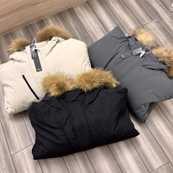 保温性抜群 防寒仕様 STONE ISLAND ストーンアイランド コピー ファー フード ジャケット 数量限定
