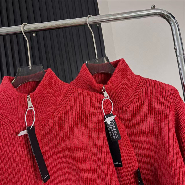 STONE ISLAND ストーンアイランド コピー 2026新作 存在感カラー しっかり編地 ハーフジップ ニット