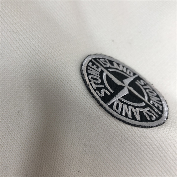  STONE ISLAND ストーンアイランド コピー 上質仕立て ミニマル表情 クルーネック ニット 定番モデル