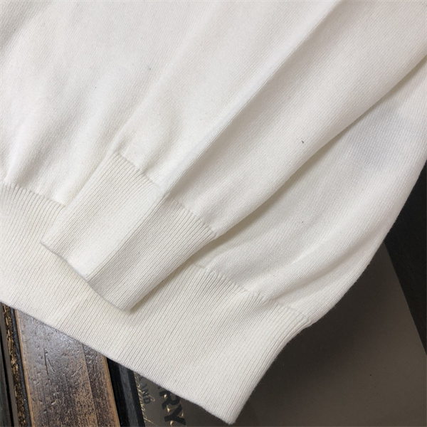  STONE ISLAND ストーンアイランド コピー 上質仕立て ミニマル表情 クルーネック ニット 定番モデル