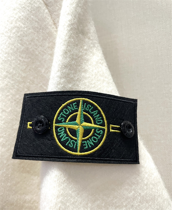  STONE ISLAND ストーンアイランド コピー 当店イチオシ 快適着用 ジップアップ ニット パーカー