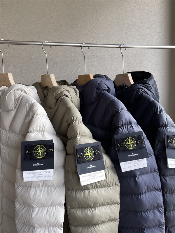 STONE ISLAND ストーンアイランド コピー 存在感アップ シルエット 中綿ジャケット 新作入荷