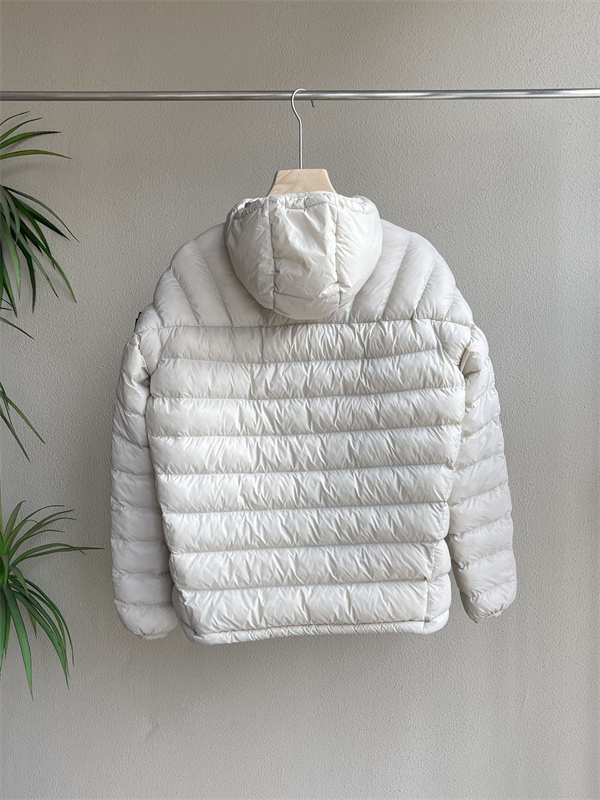 STONE ISLAND ストーンアイランド コピー 存在感アップ シルエット 中綿ジャケット 新作入荷