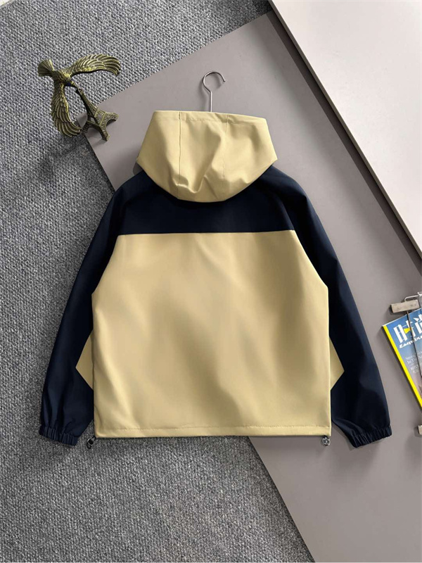 STONE ISLAND ストーンアイランド コピー トレンド感覚 落ち着き配色 着回し力重視 中綿ジャケット 