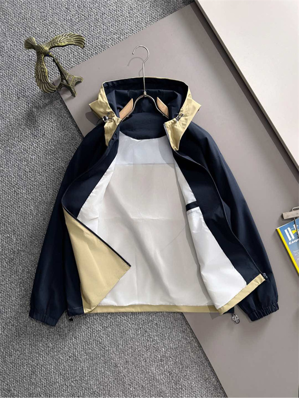 STONE ISLAND ストーンアイランド コピー トレンド感覚 落ち着き配色 着回し力重視 中綿ジャケット 