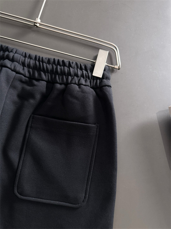 洗練シルエット スウェットパンツ 防寒対応  当店イチオシ STONE ISLAND ストーンアイランド コピー