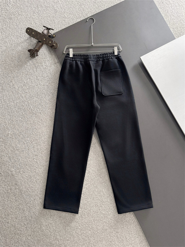 洗練シルエット スウェットパンツ 防寒対応  当店イチオシ STONE ISLAND ストーンアイランド コピー