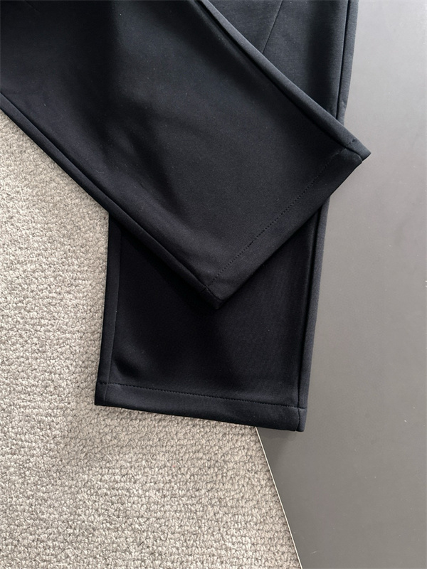 洗練シルエット スウェットパンツ 防寒対応  当店イチオシ STONE ISLAND ストーンアイランド コピー