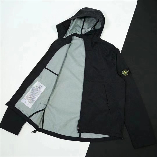 高機能 防寒中綿仕様 フーデッドデザイン 冬季対応 アウター ストーンアイランド コピー STONE ISLAND