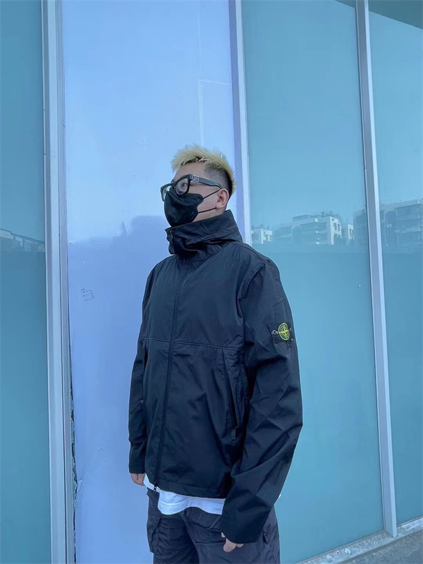 高機能 防寒中綿仕様 フーデッドデザイン 冬季対応 アウター ストーンアイランド コピー STONE ISLAND