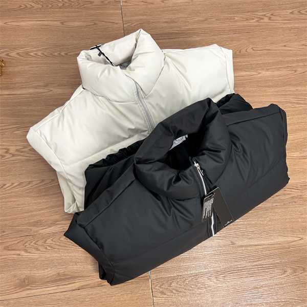 上質 中綿ボリューム 冬向け ダウンジャケット ストーンアイランド コピー STONE ISLAND