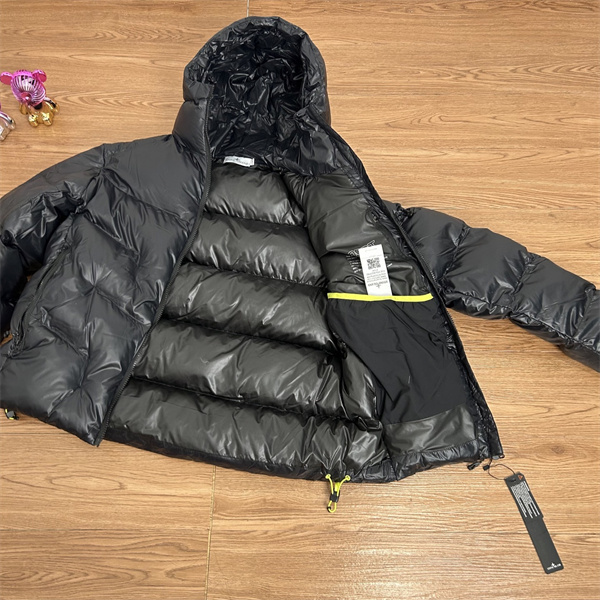 ストーンアイランド コピー STONE ISLAND 高保温 フーデッド構造 防寒重視 ダウンアウター