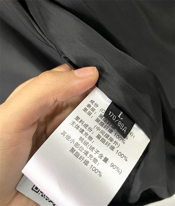 軽快 ボリューム中綿 冷え対策 ダウンジャケット ストーンアイランド コピー STONE ISLAND