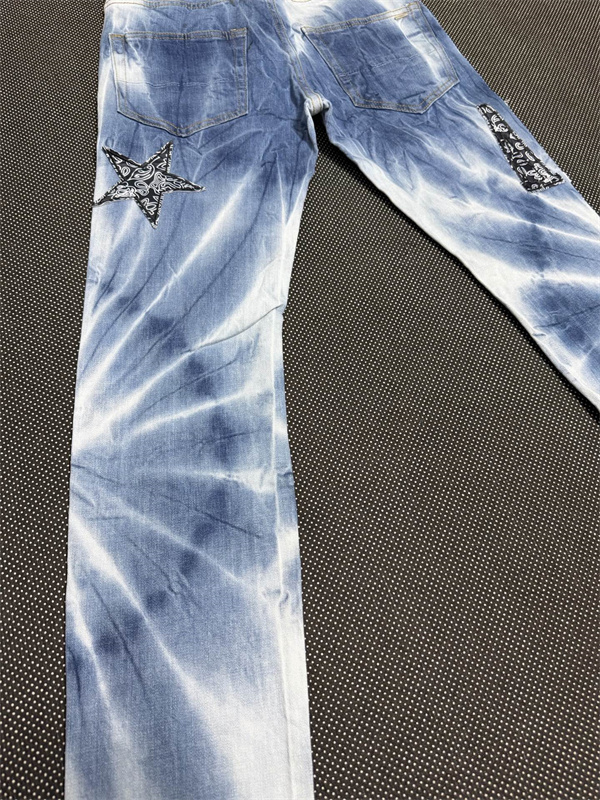 デニムパンツ アミリ スーパーコピー AMIRI ダメージ加工 プリント 個性派 ストリート系 ジーンズ