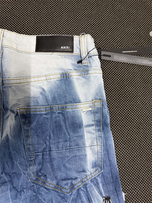デニムパンツ アミリ スーパーコピー AMIRI ダメージ加工 プリント 個性派 ストリート系 ジーンズ