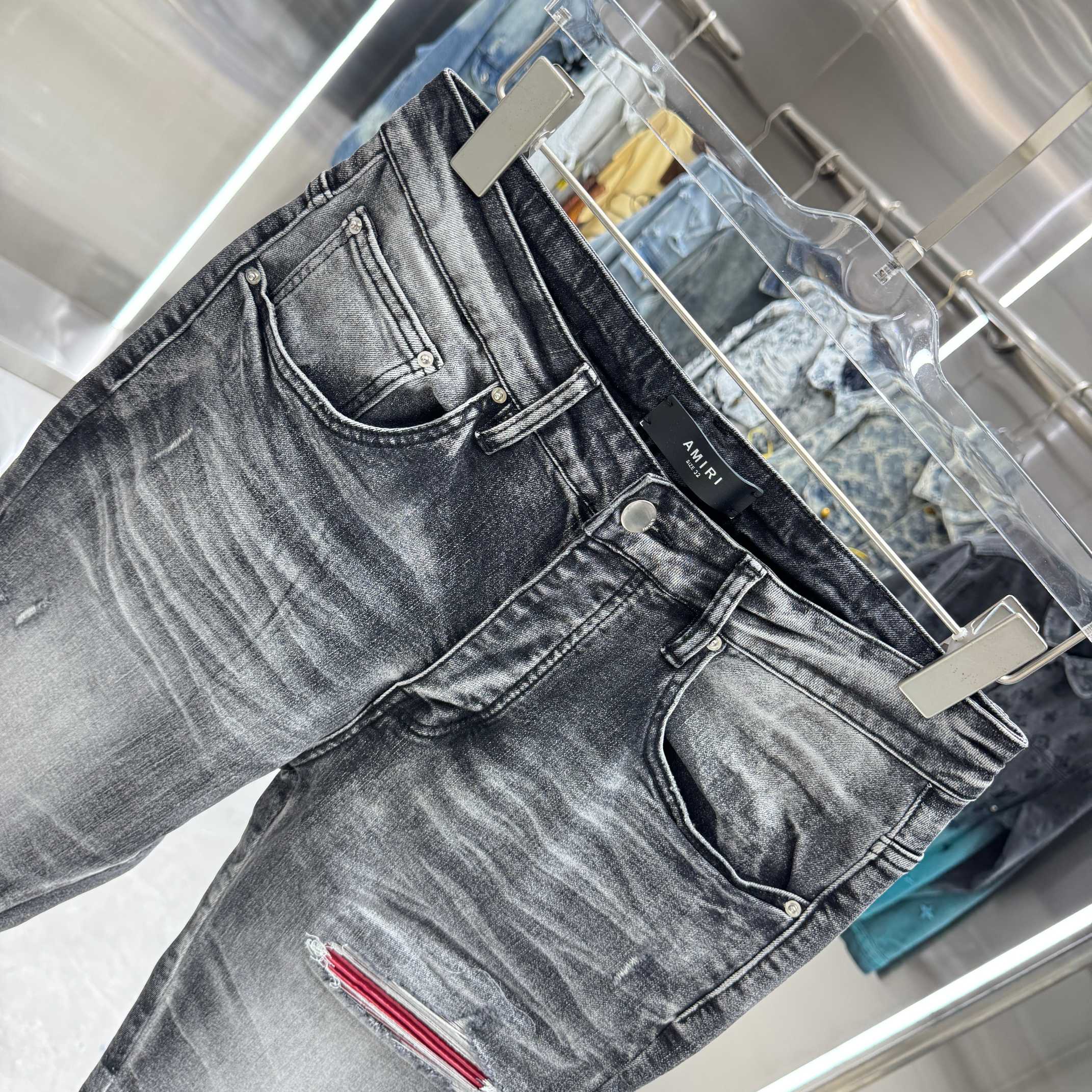 立体的な色落ち コントラスト裏地 都会派カジュアル AMIRI アミリ コピー クラッシュジーンズ 売れ行き好調