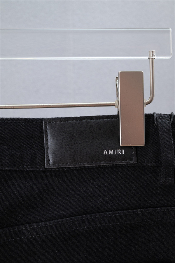 クロスモチーフ ビジュースタッズ ペイントスプラッシュ AMIRI アミリ コピー デニムパンツ スリムストレート メンズ 注目度急伸