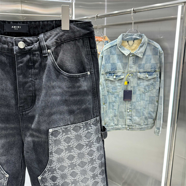 ジャカードパネル モノグラム調切替 ヴィンテージウォッシュ AMIRI アミリ コピー デニムパンツ ストレートシルエット 話題沸騰