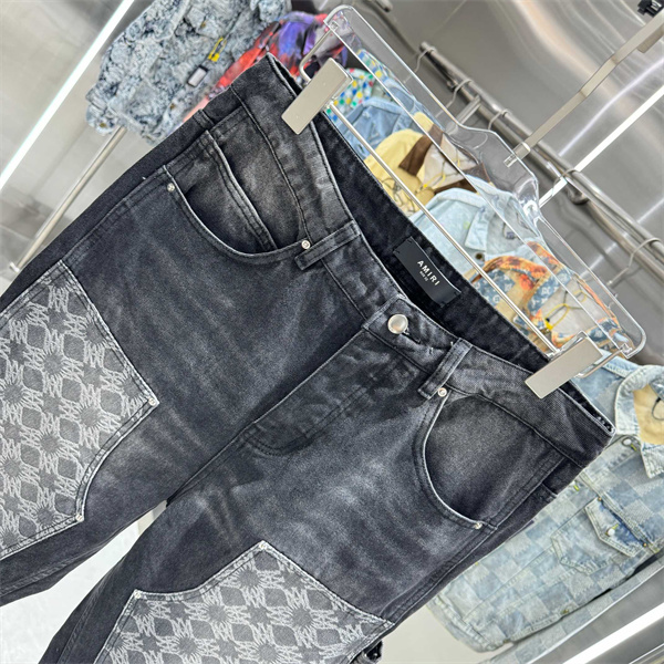 ジャカードパネル モノグラム調切替 ヴィンテージウォッシュ AMIRI アミリ コピー デニムパンツ ストレートシルエット 話題沸騰
