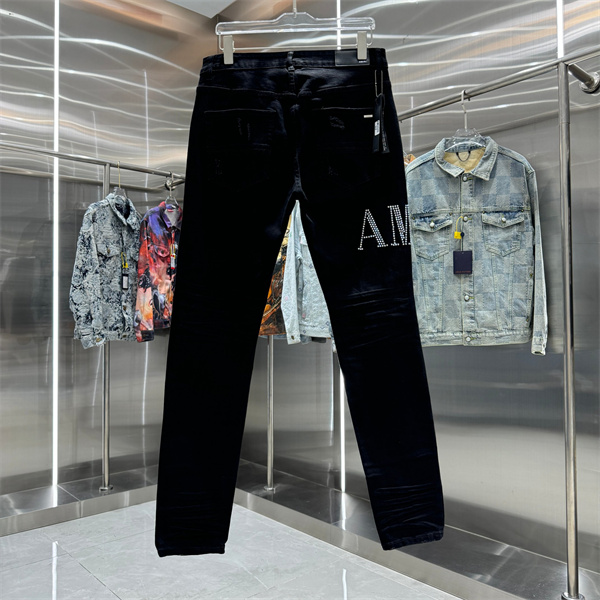 ラインストーンロゴ クラッシュ加工 立体バイカーライン AMIRI アミリ コピー デニムパンツ スリムテーパード メンズ 人気急伸