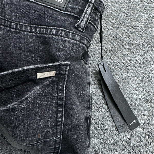  膝リブ切替 クラッシュアクセント AMIRI アミリ コピー バイカーデニムパンツ 細身フィット メンズ 話題度上昇