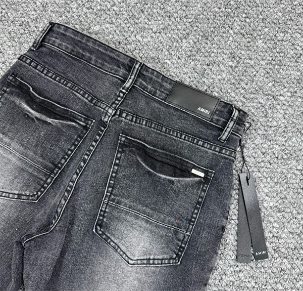  膝リブ切替 クラッシュアクセント AMIRI アミリ コピー バイカーデニムパンツ 細身フィット メンズ 話題度上昇