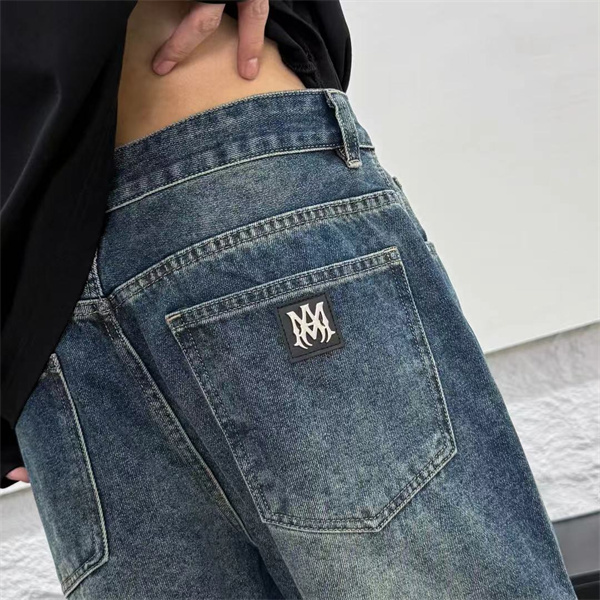 落ち感のあるワイドレッグ リラックス仕様 AMIRI アミリ コピー バギージーンズ 今っぽさ満点