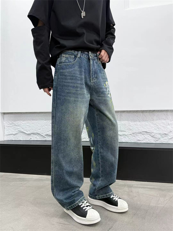 落ち感のあるワイドレッグ リラックス仕様 AMIRI アミリ コピー バギージーンズ 今っぽさ満点
