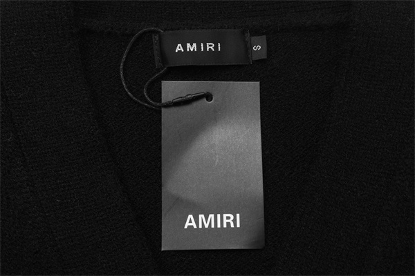 袖レタリング 配色アクセント 柔らかな風合い AMIRI アミリ コピー ボタンカーディガン ストリートモード 着映え本命