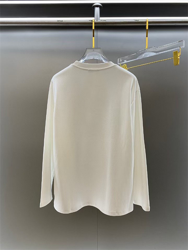 クルーネック すっきり着こなせる定番シルエット AMIRI アミリ コピー 長袖Tシャツ 話題拡大