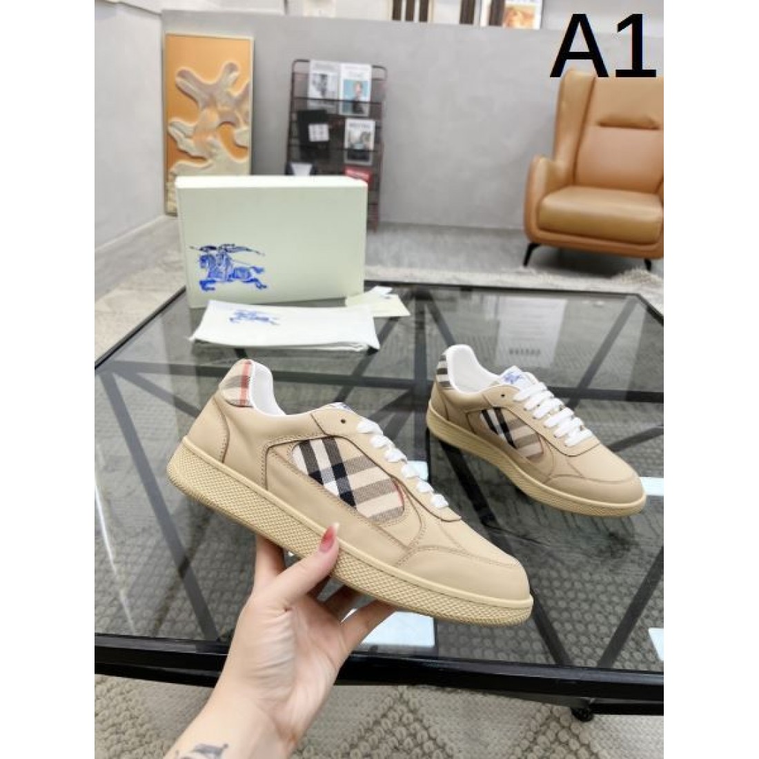 落ち着いた中に個性が光る BURBERRY バーバリー コピー カジュアルシューズ