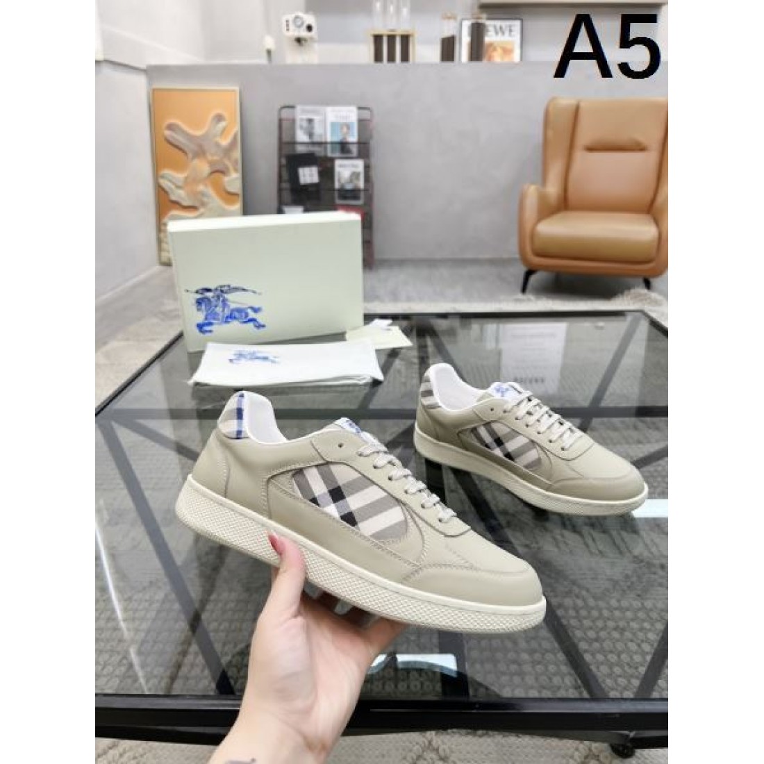 落ち着いた中に個性が光る BURBERRY バーバリー コピー カジュアルシューズ 
