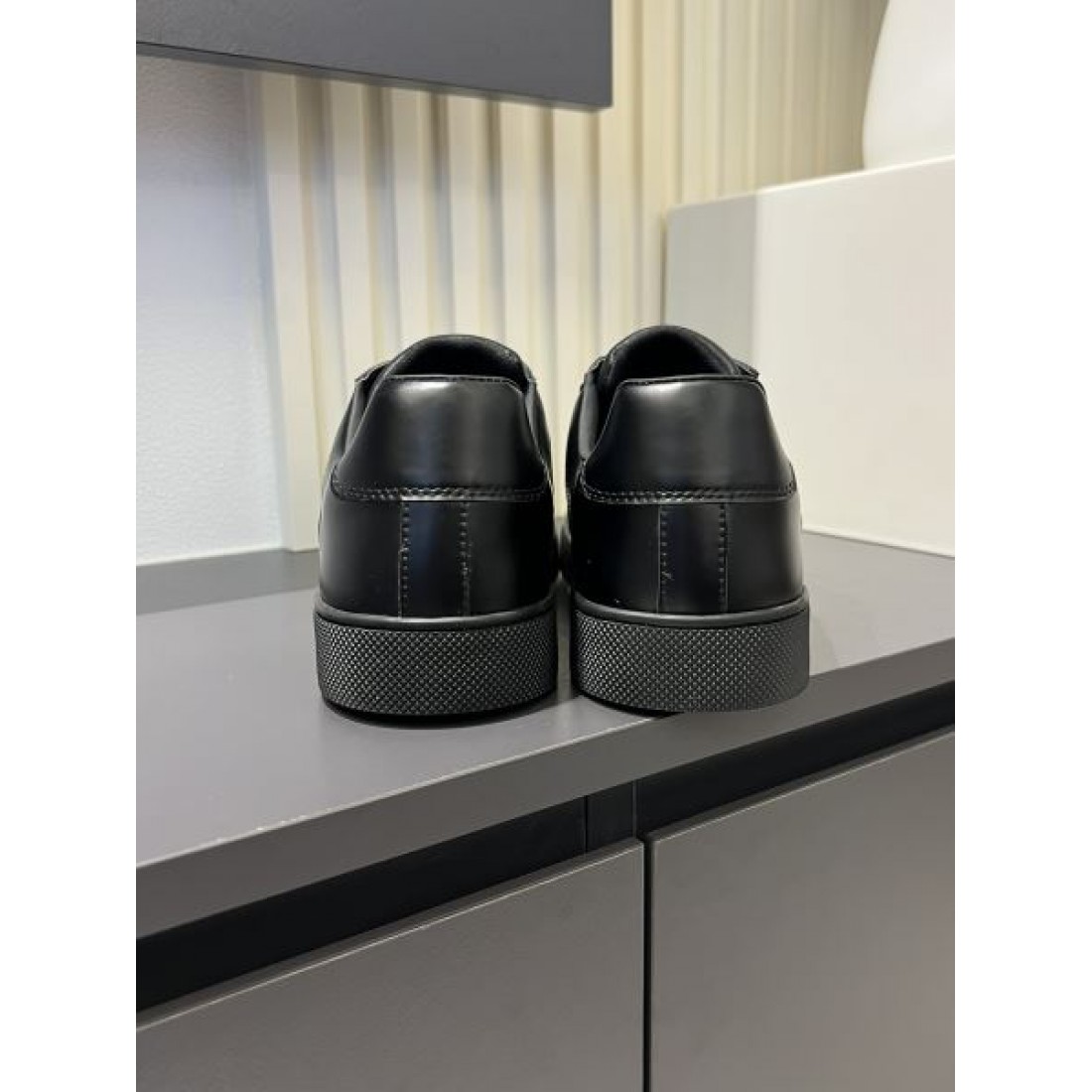 ボッテガヴェネタ コピー カジュアルシューズ BOTTEGA VENETAで魅せる洗練と快適の融合