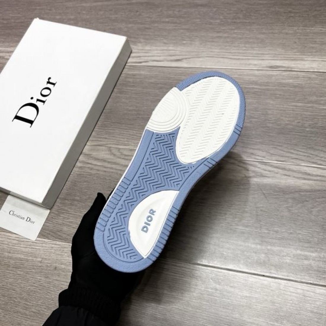 完璧なシルエット DIOR ディオール コピー カジュアルシューズ  都会的な印象