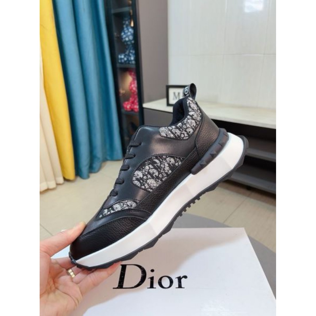 リラックス感のある DIOR ディオール コピー カジュアルシューズ  視線を集める