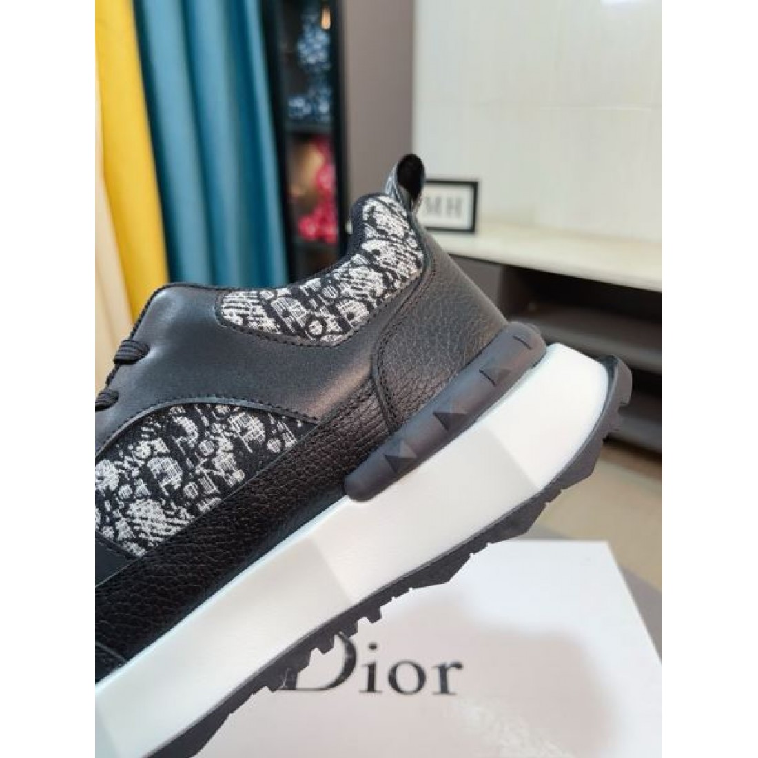 リラックス感のある DIOR ディオール コピー カジュアルシューズ  視線を集める