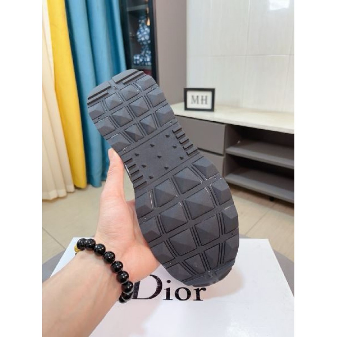 リラックス感のある DIOR ディオール コピー カジュアルシューズ  視線を集める